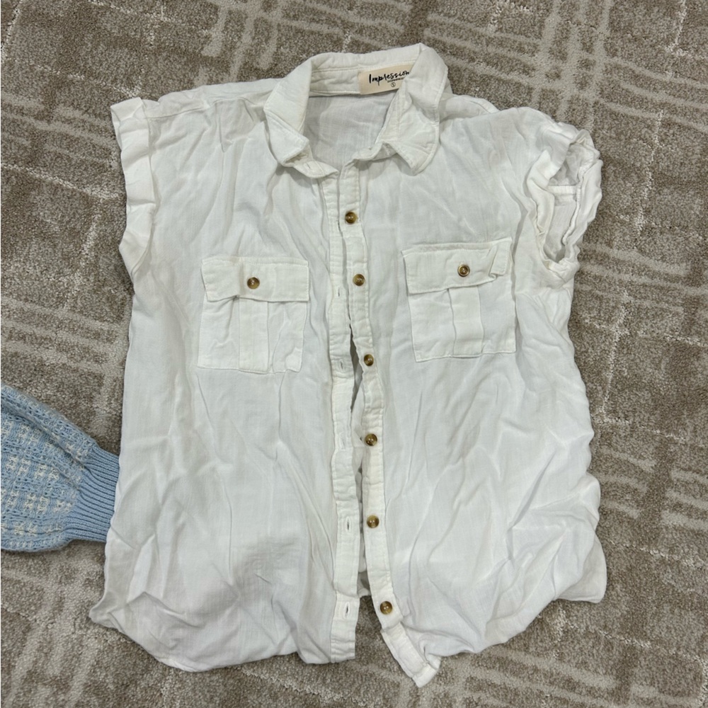 White button down short sleeve collared shirt
